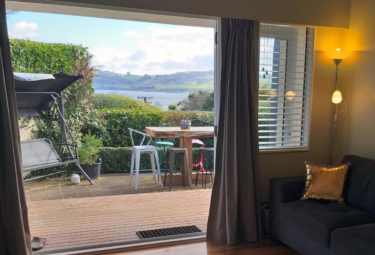 Bed and Breakfast Charlies@Hilltop Deluxe Retreat à Lac Lac Taupo Extérieur photo